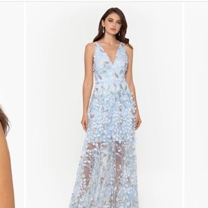 XSCAPE 'Maria' Long  V-neck 3D Appligue Gown. Size 6.